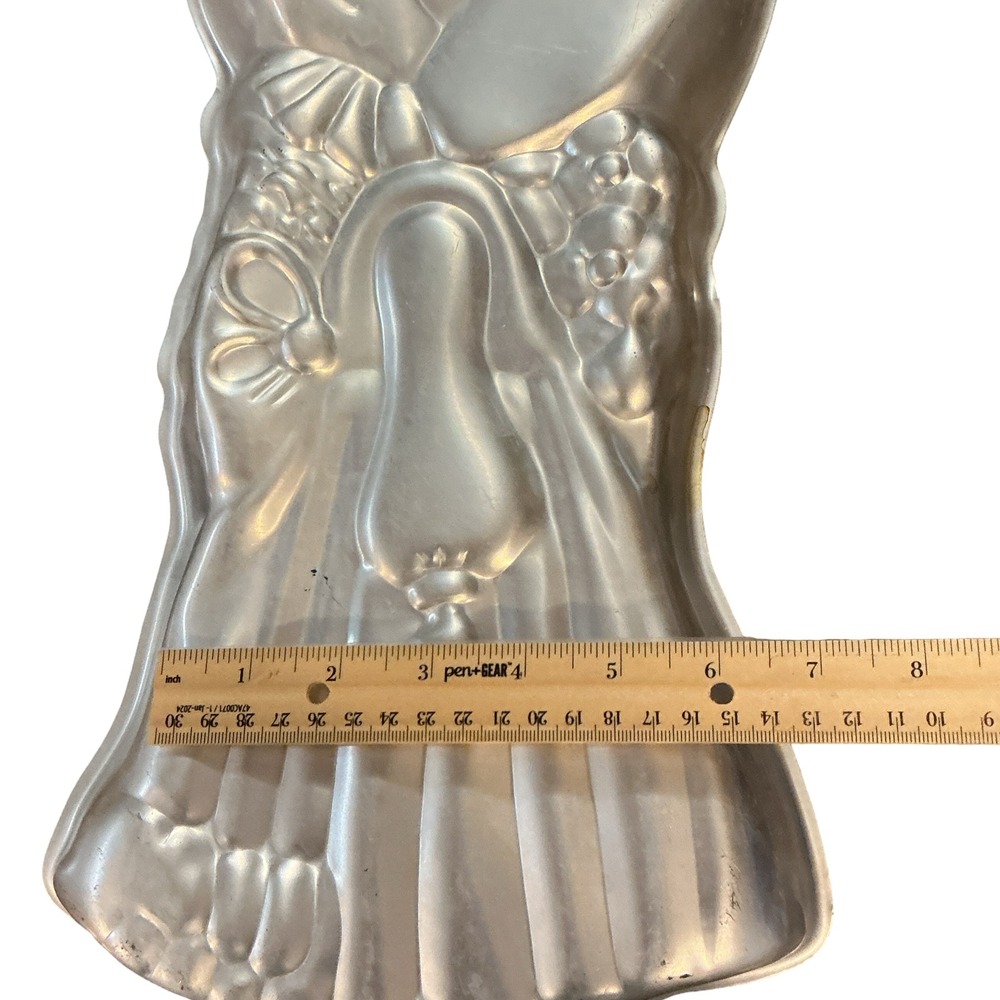 Wilton Holly Hobbie Vintage 1975 Aluminum Cake Pan 502-194 Silver Retro Baking - Picture 7 of 7